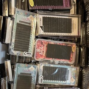 Assorted False Eyelash Trays - Black Lashes